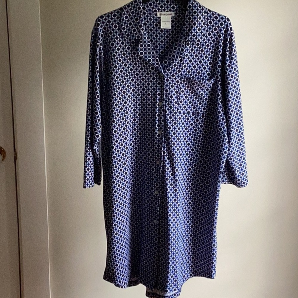 Women’s blue patterned sleep shirt. Size large, new with tag by Beautyrest.